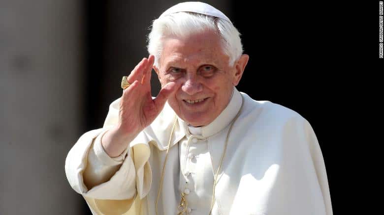 Pope Benedicto acusado de iregularidades