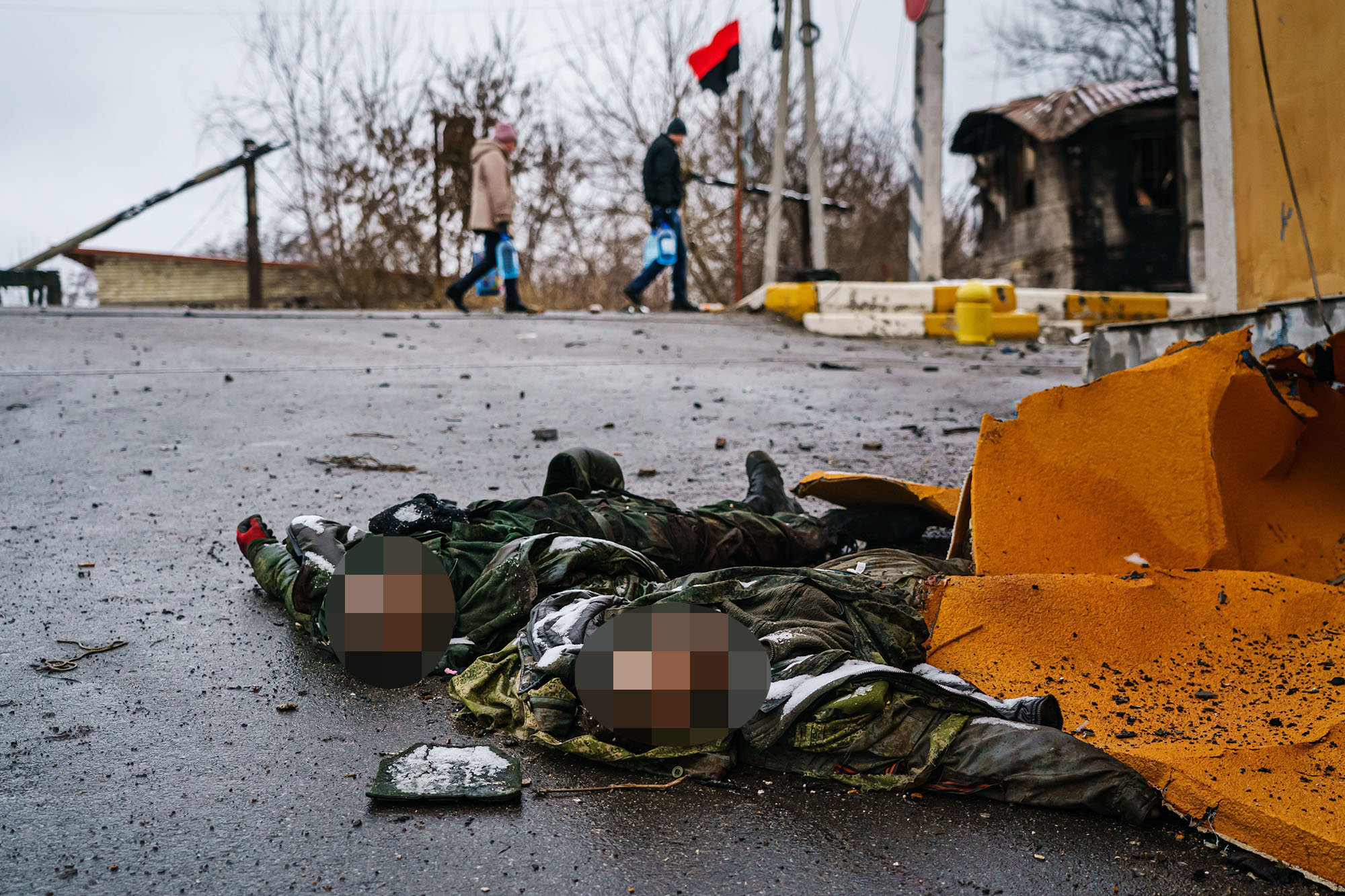 Dos soldados rusos muertos en calles de ucrania