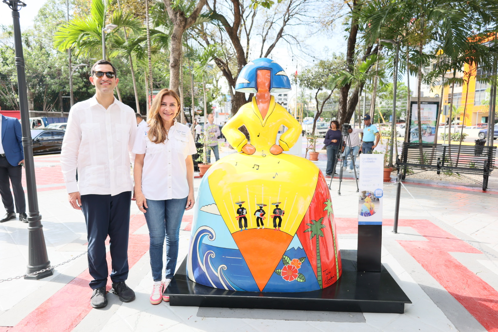 La Menina Caribena estara expuesta hasta el 30 de mayo en el parque La Lira de Santo Domingo para el disfrute de todos los dominicanos y visitantes de la ciudad capital.