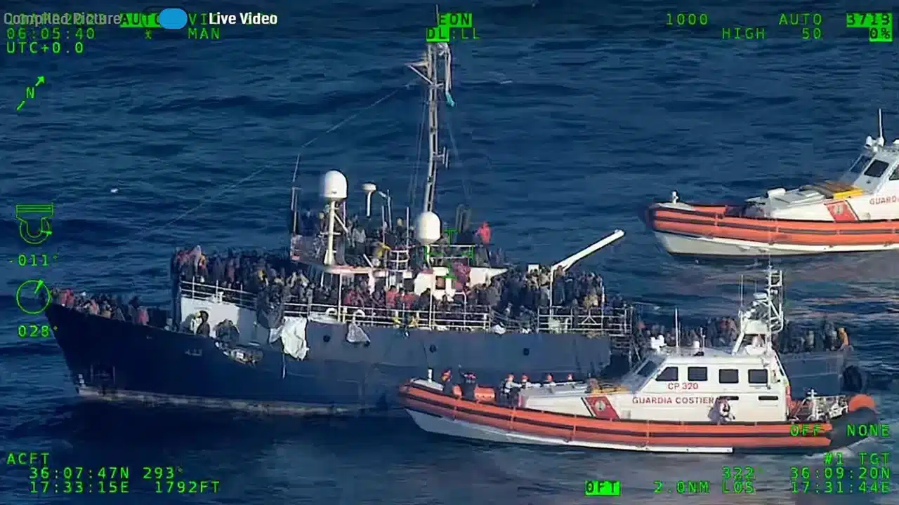 Migrantes en el mar Italia